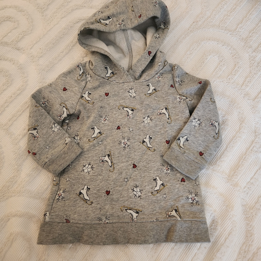 GAP Gray Hoodie with Winter Ice Skatw and Heart Print 2t